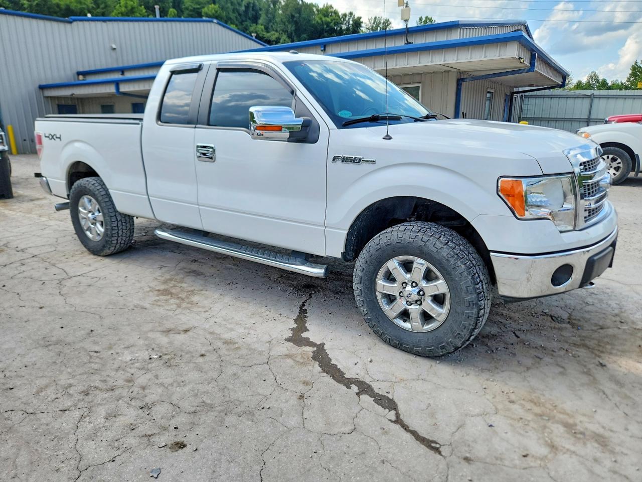 2014 Ford F150 Super Cab White vin: 1FTFX1EF1EFB16000