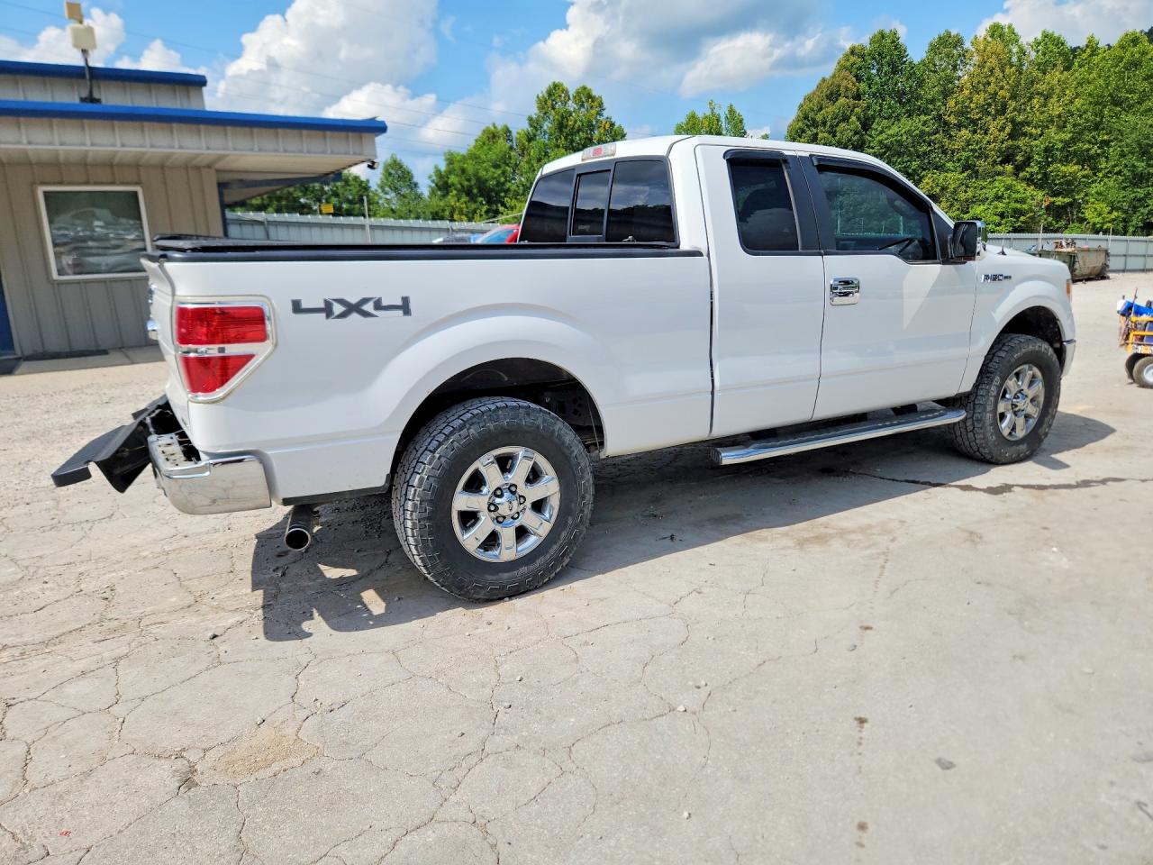 2014 Ford F150 Super Cab White vin: 1FTFX1EF1EFB16000