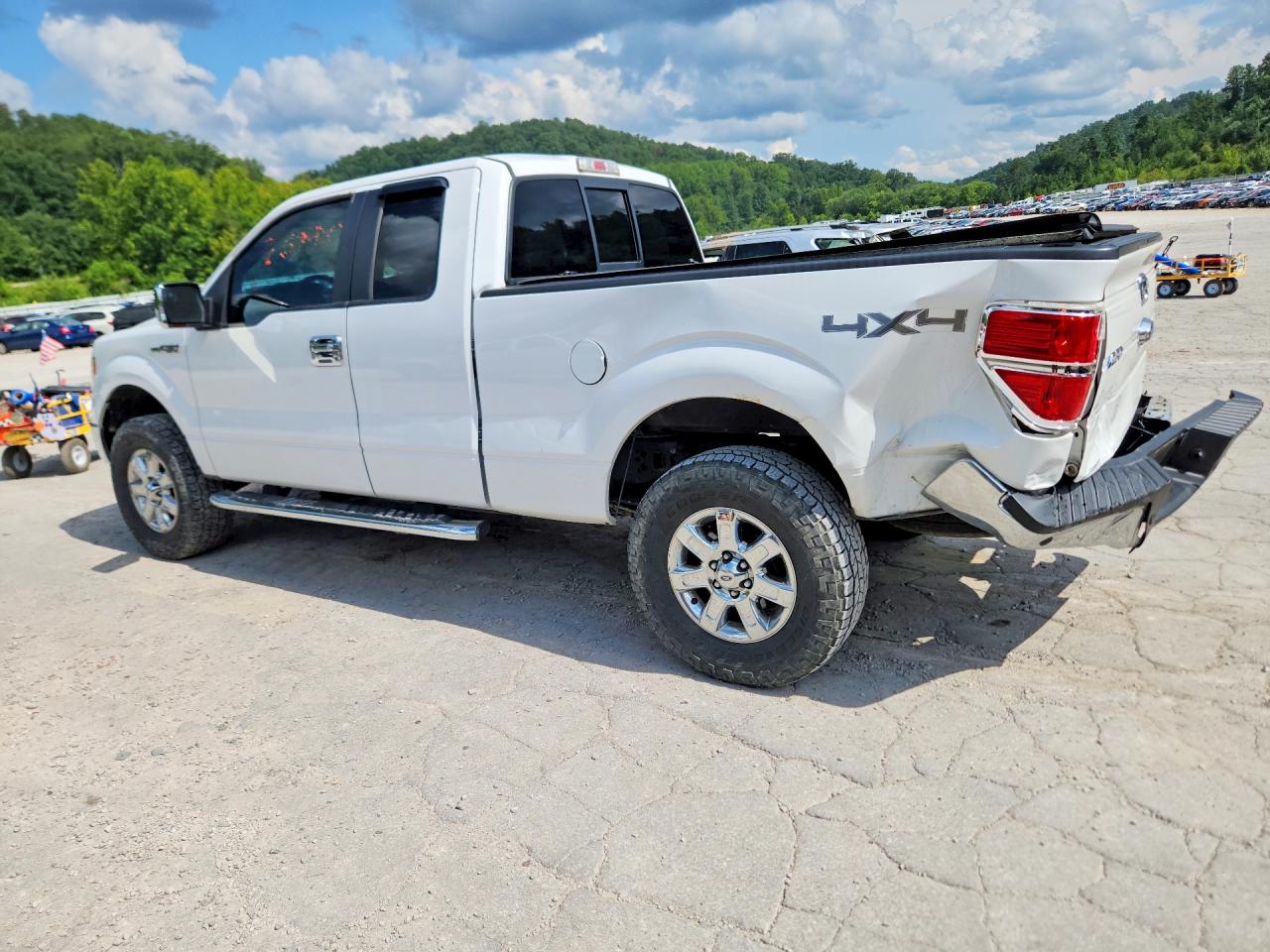 2014 Ford F150 Super Cab White vin: 1FTFX1EF1EFB16000