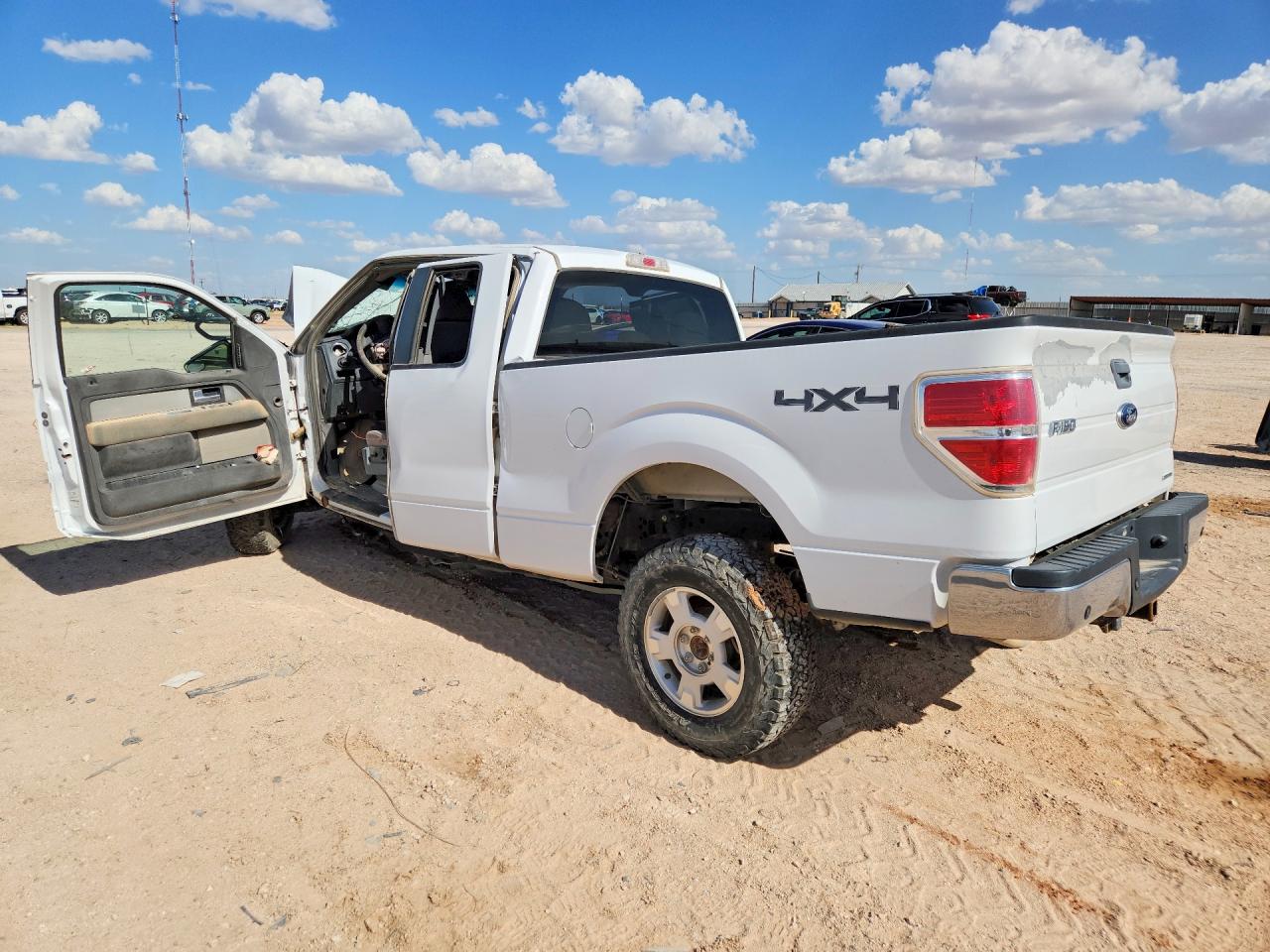 2011 Ford F150 Super Cab White vin: 1FTFX1EF1EKG36043
