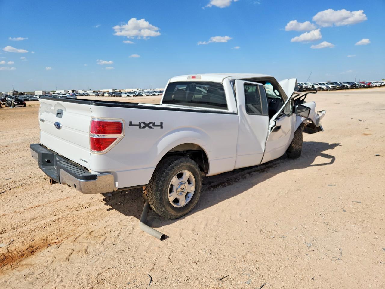 2011 Ford F150 Super Cab White vin: 1FTFX1EF1EKG36043
