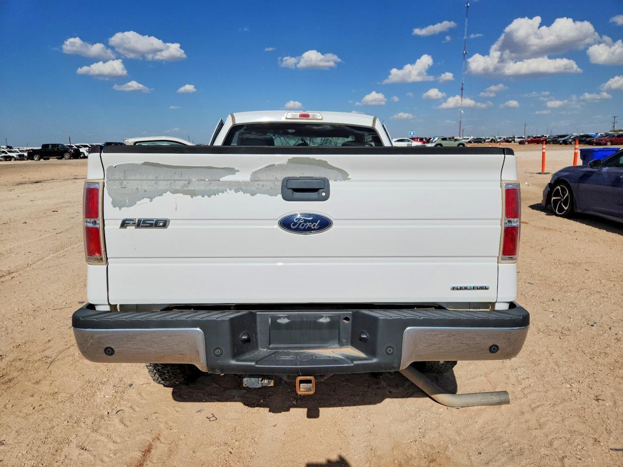 2011 Ford F150 Super Cab White vin: 1FTFX1EF1EKG36043