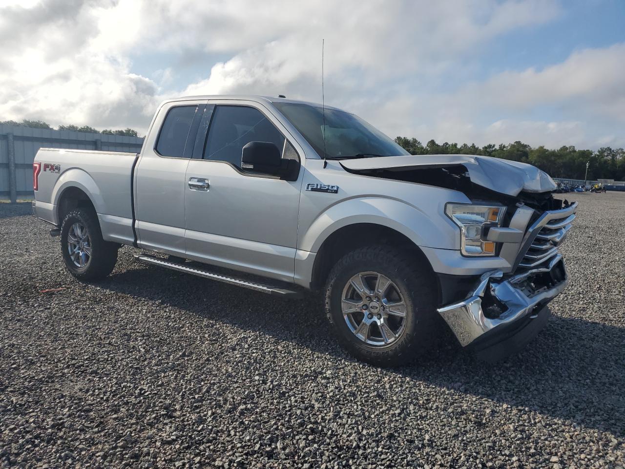 2015 Ford F150 Super Cab Silver vin: 1FTFX1EF1FFC58882