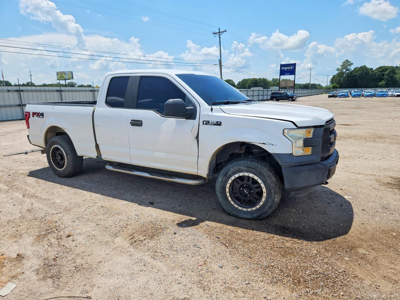 2016 Ford F150 Super Cab White vin: 1FTFX1EF1GKF26239