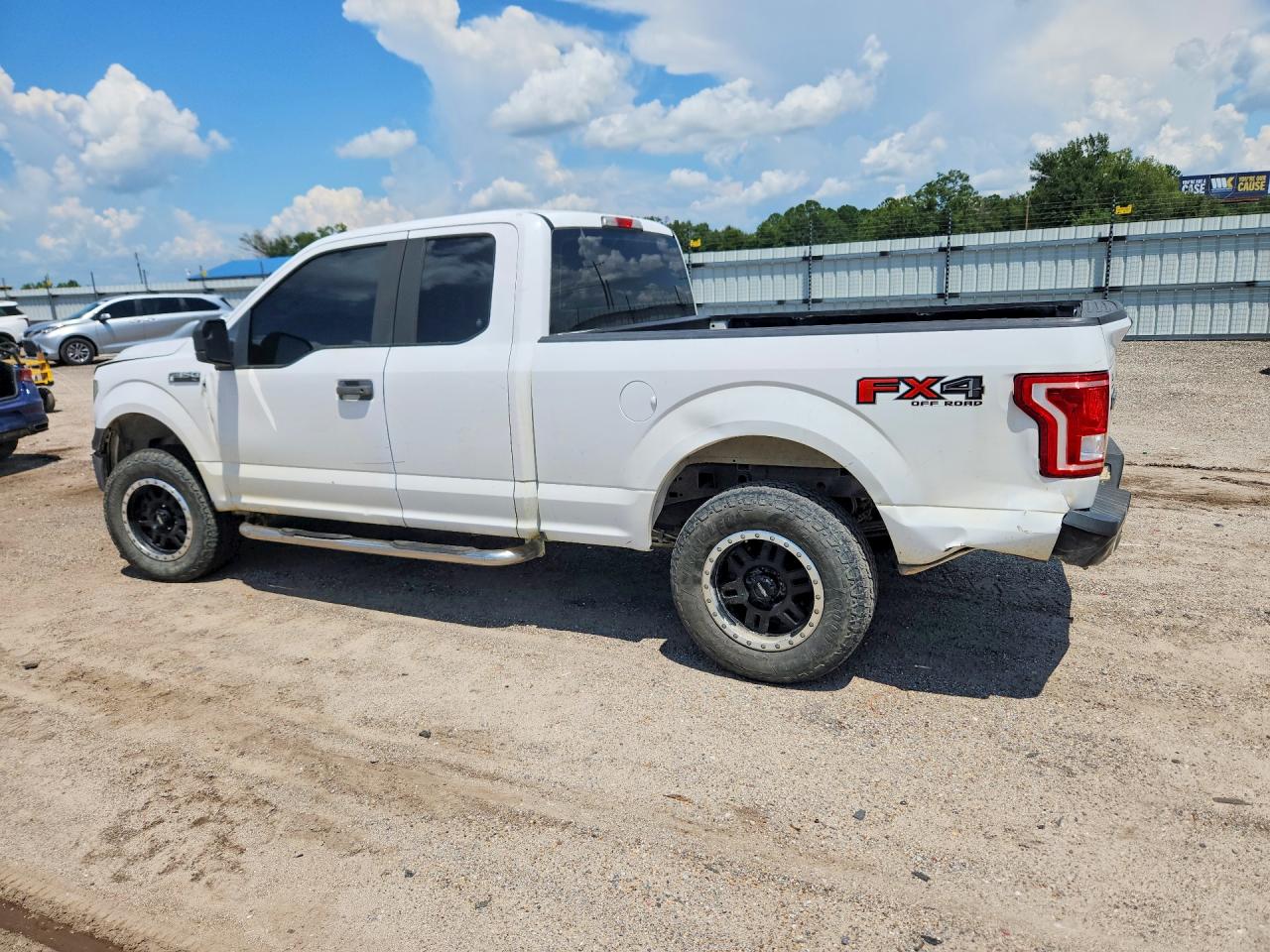 2016 Ford F150 Super Cab White vin: 1FTFX1EF1GKF26239