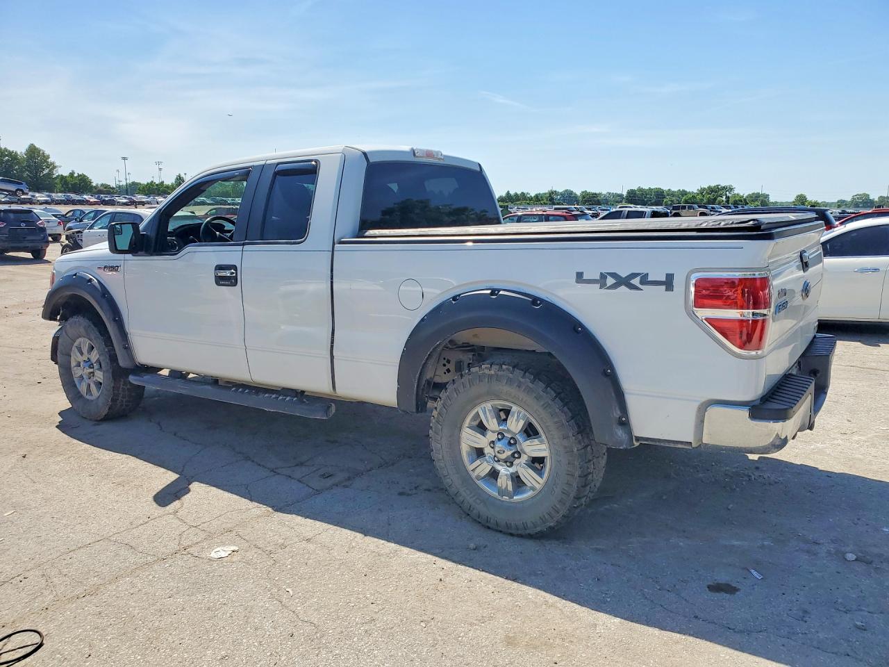 2012 Ford F150 Super Cab White vin: 1FTFX1EF2CFC57283
