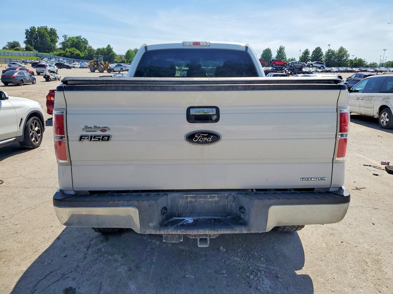 2012 Ford F150 Super Cab White vin: 1FTFX1EF2CFC57283