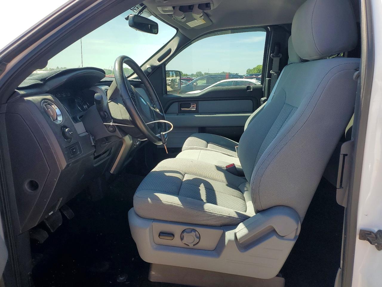 2012 Ford F150 Super Cab White vin: 1FTFX1EF2CFC57283