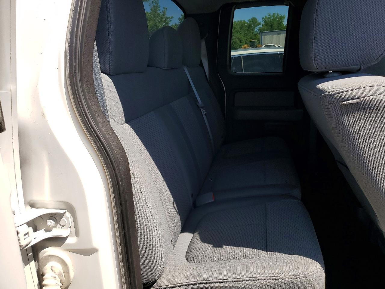 2012 Ford F150 Super Cab White vin: 1FTFX1EF2CFC57283