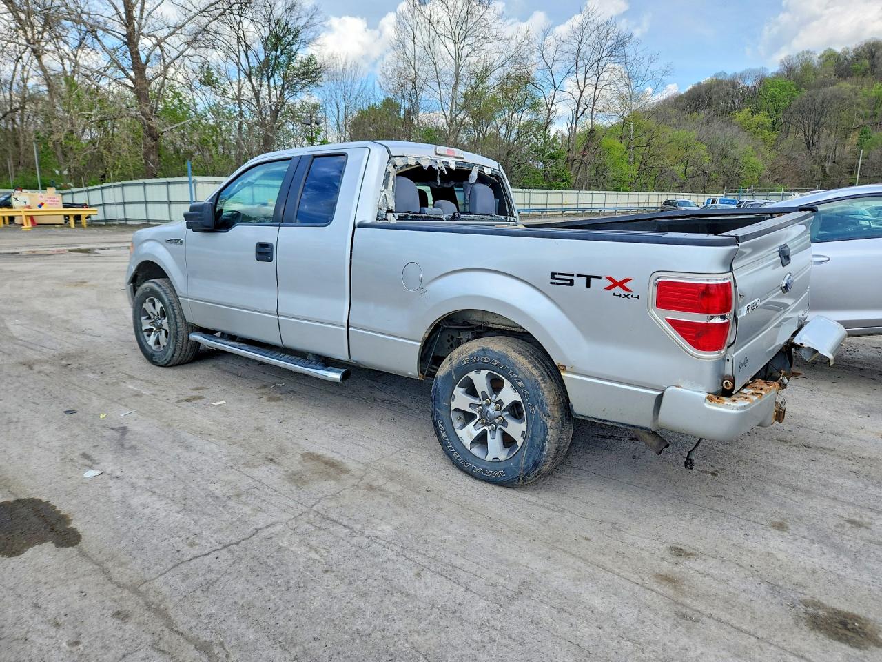2013 Ford F150 Super Cab Silver vin: 1FTFX1EF2DFD32386