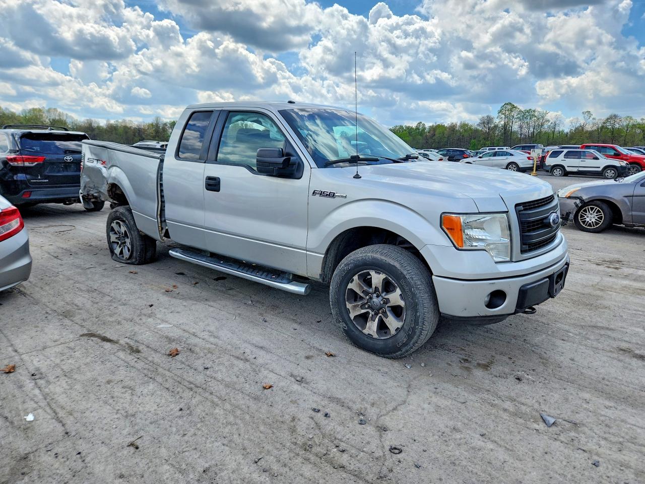 2013 Ford F150 Super Cab Silver vin: 1FTFX1EF2DFD32386