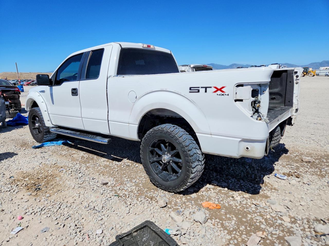 2013 Ford F150 Super Cab White vin: 1FTFX1EF2DFD83287