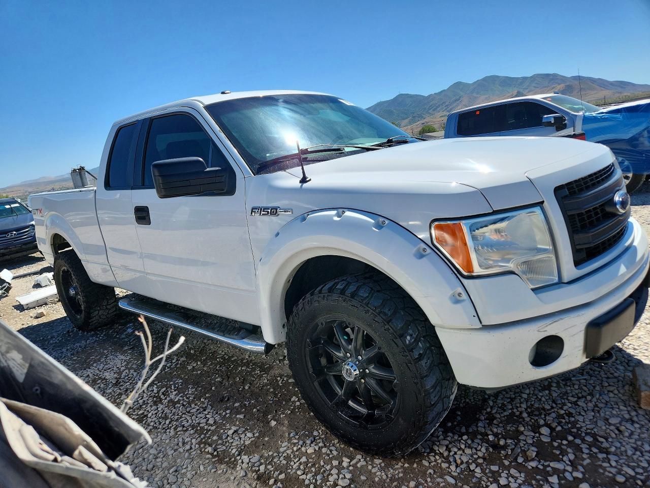 2013 Ford F150 Super Cab White vin: 1FTFX1EF2DFD83287