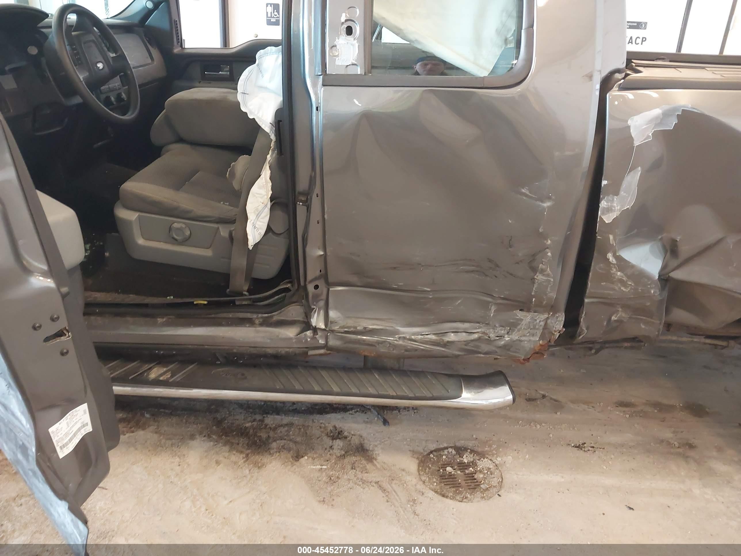 2014 Ford F-150   Gray vin: 1FTFX1EF2EFB46008
