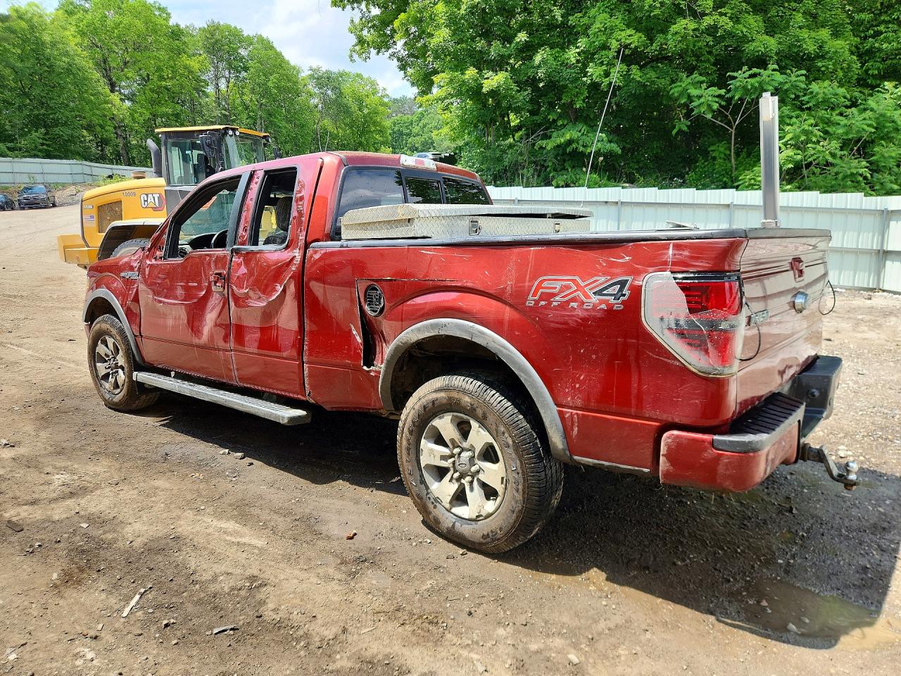 2014 Ford F150 Super Cab Red vin: 1FTFX1EF2EKF13738