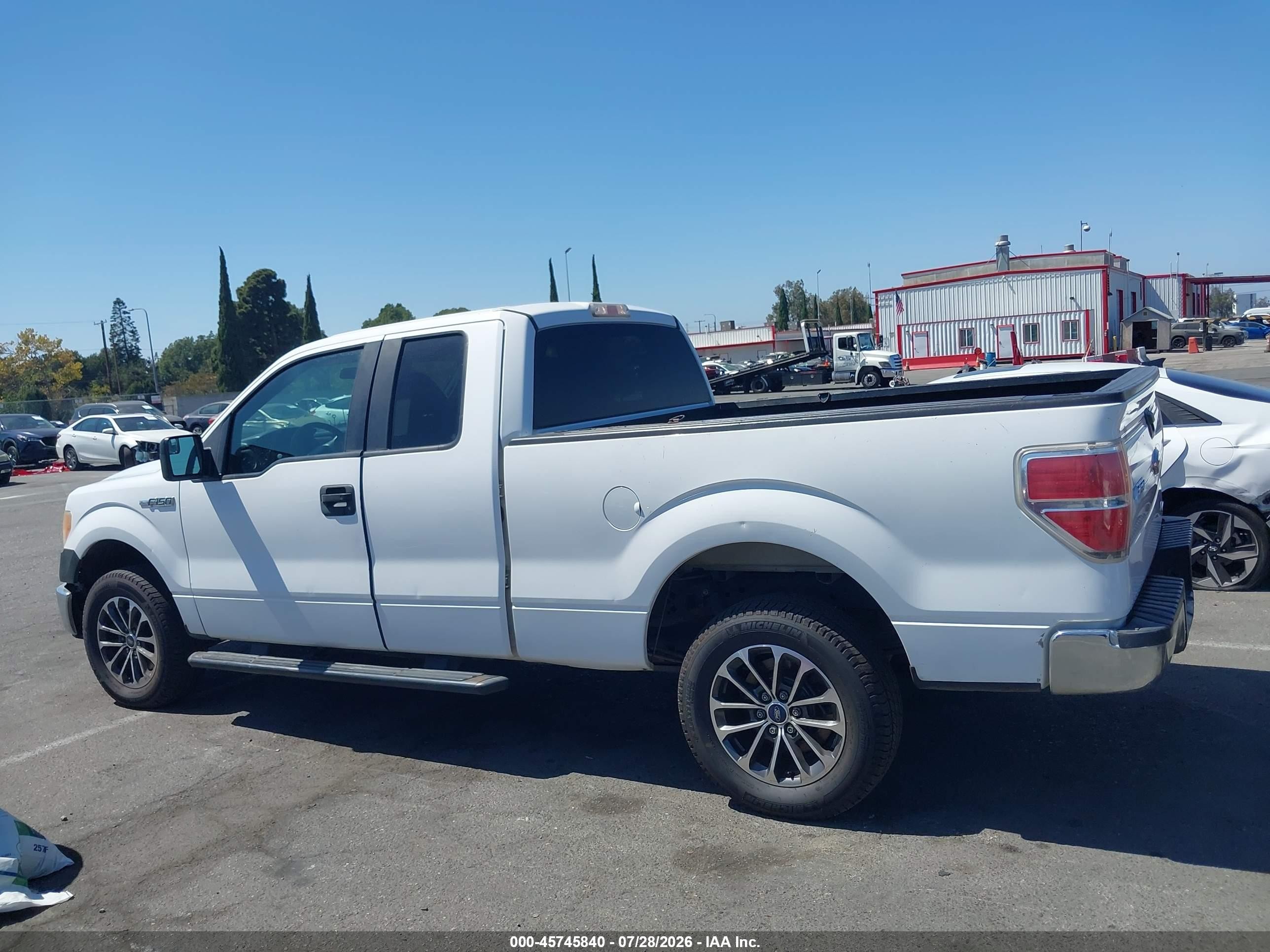 2014 Ford F-150 Xl Белый vin: 1FTFX1EF2EKF39773