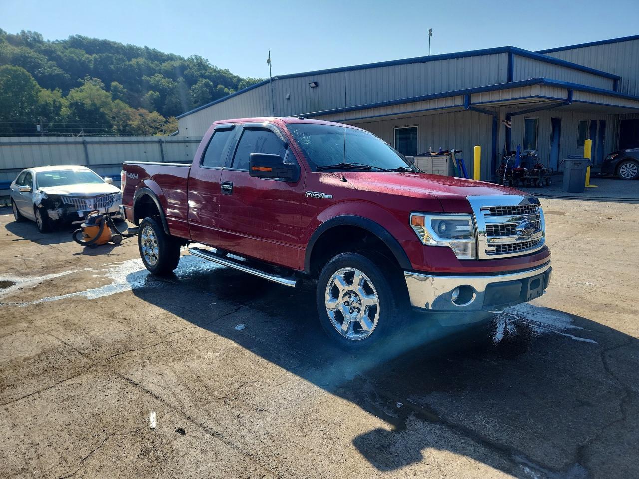 2014 Ford F150 Super Cab Burgundy vin: 1FTFX1EF2EKG44443