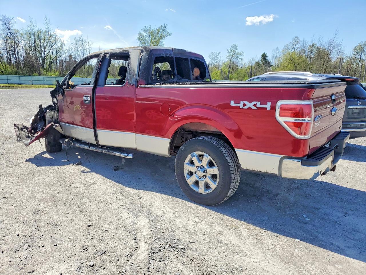 2013 Ford F150 Super Cab Red vin: 1FTFX1EF3DFA41461