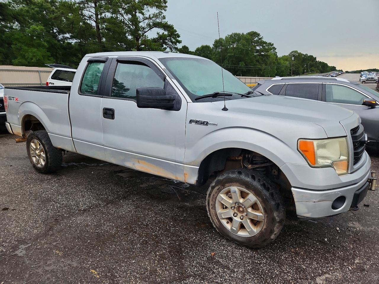 2013 Ford F150 Super Cab Silver vin: 1FTFX1EF3DFD77515