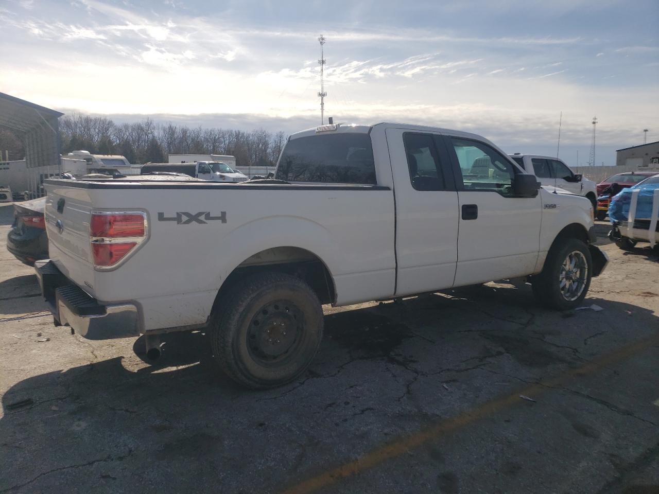 2013 Ford F150 Super Cab White vin: 1FTFX1EF3DKF20762
