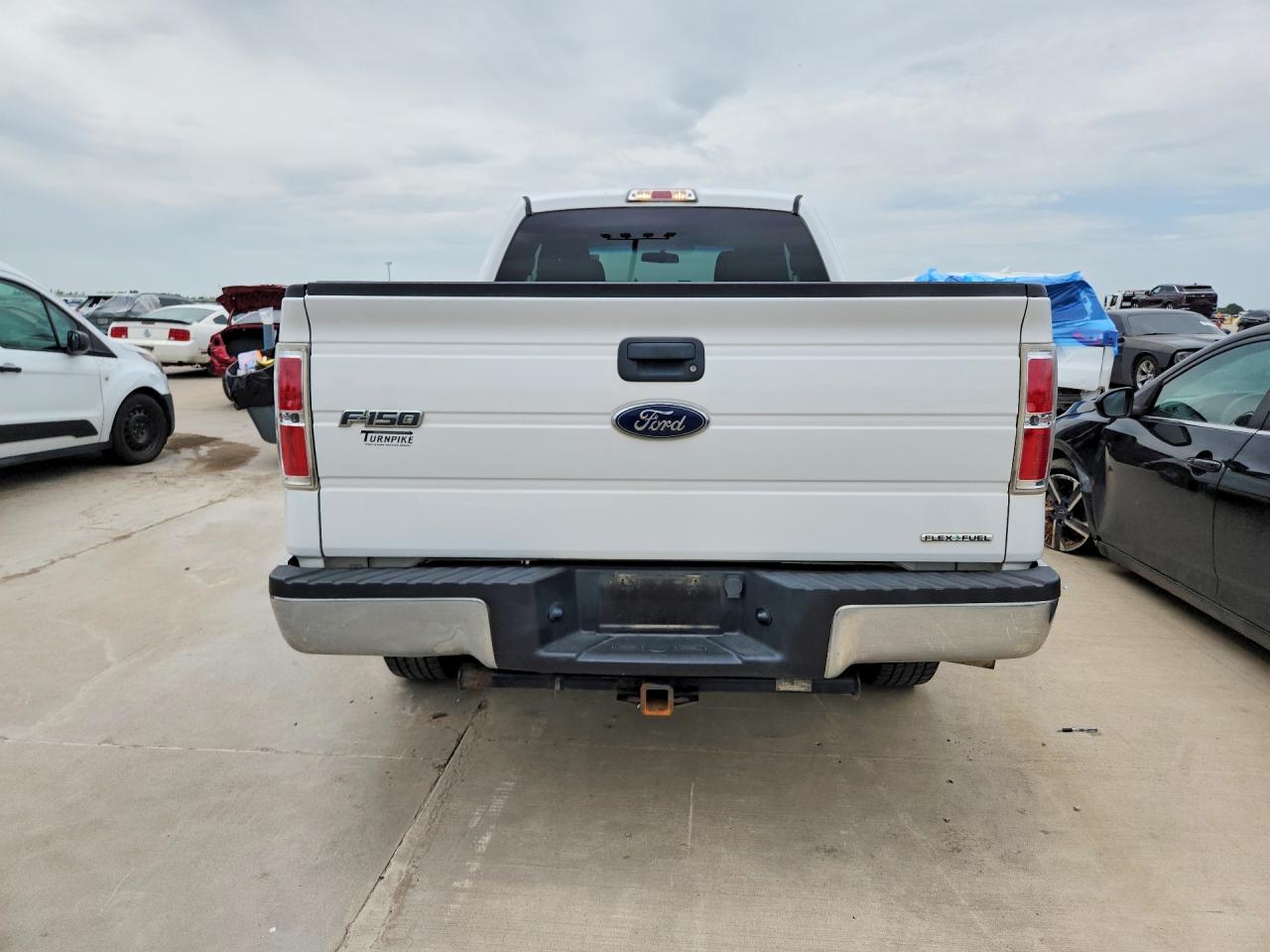 2014 Ford F150 Super Cab White vin: 1FTFX1EF3EFA71108