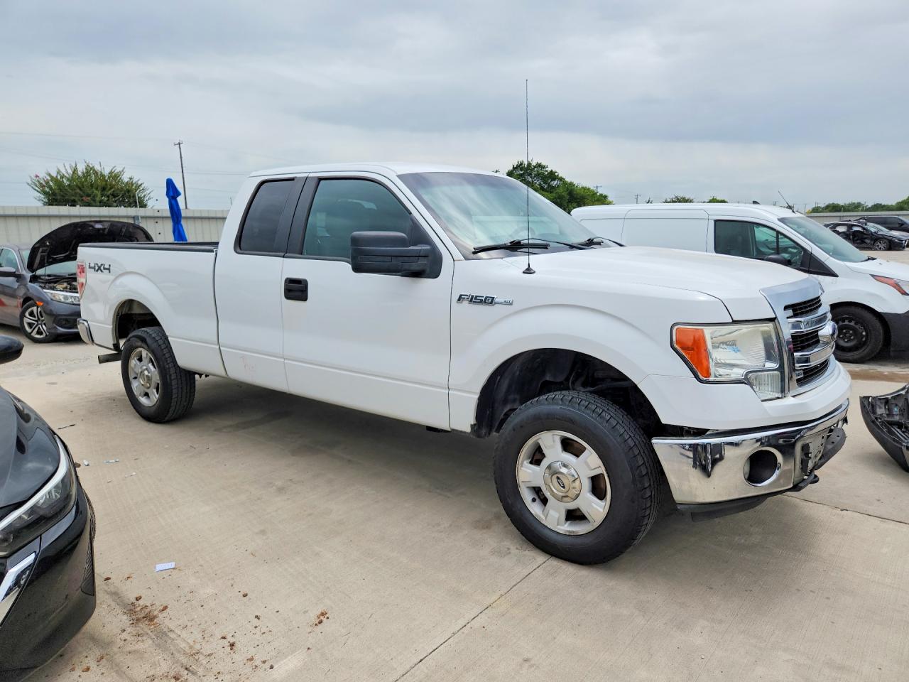 2014 Ford F150 Super Cab White vin: 1FTFX1EF3EFA71108