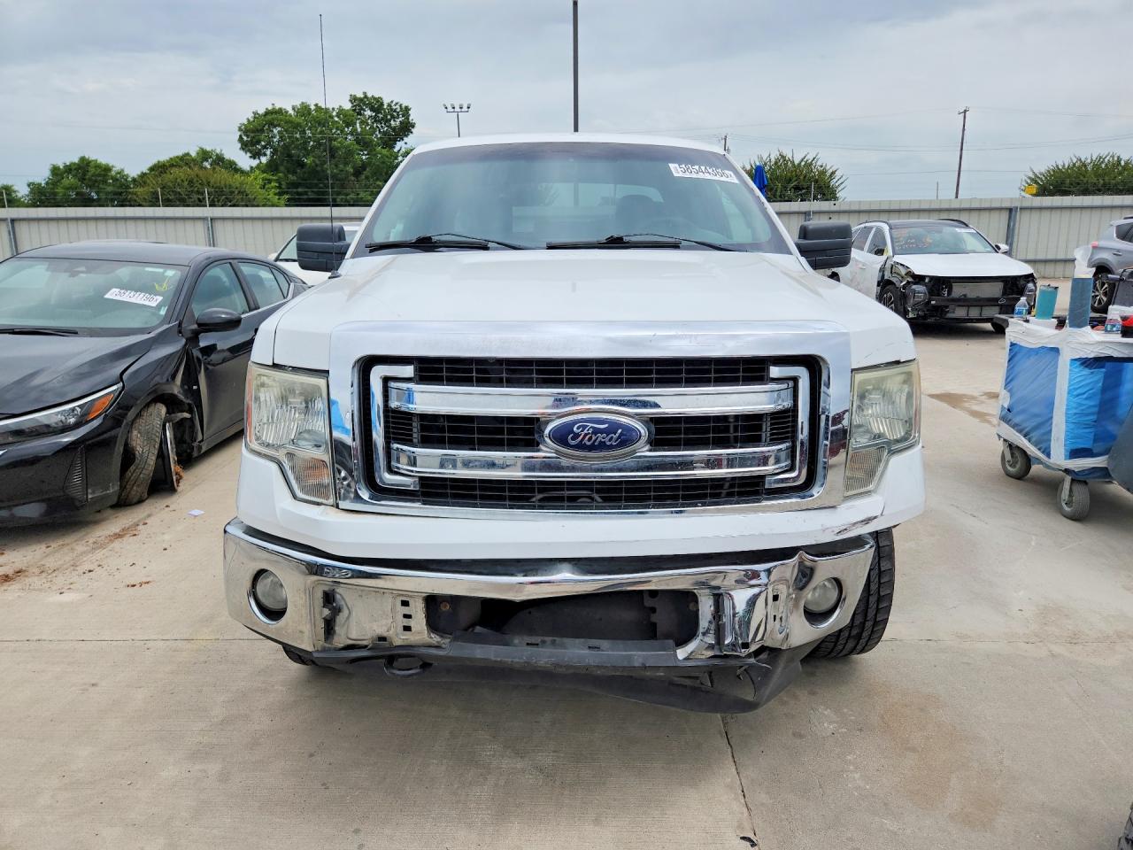 2014 Ford F150 Super Cab White vin: 1FTFX1EF3EFA71108