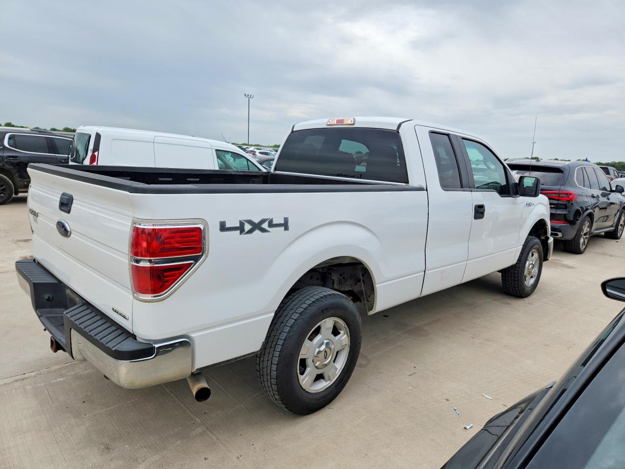 2014 Ford F150 Super Cab White vin: 1FTFX1EF3EFA71108