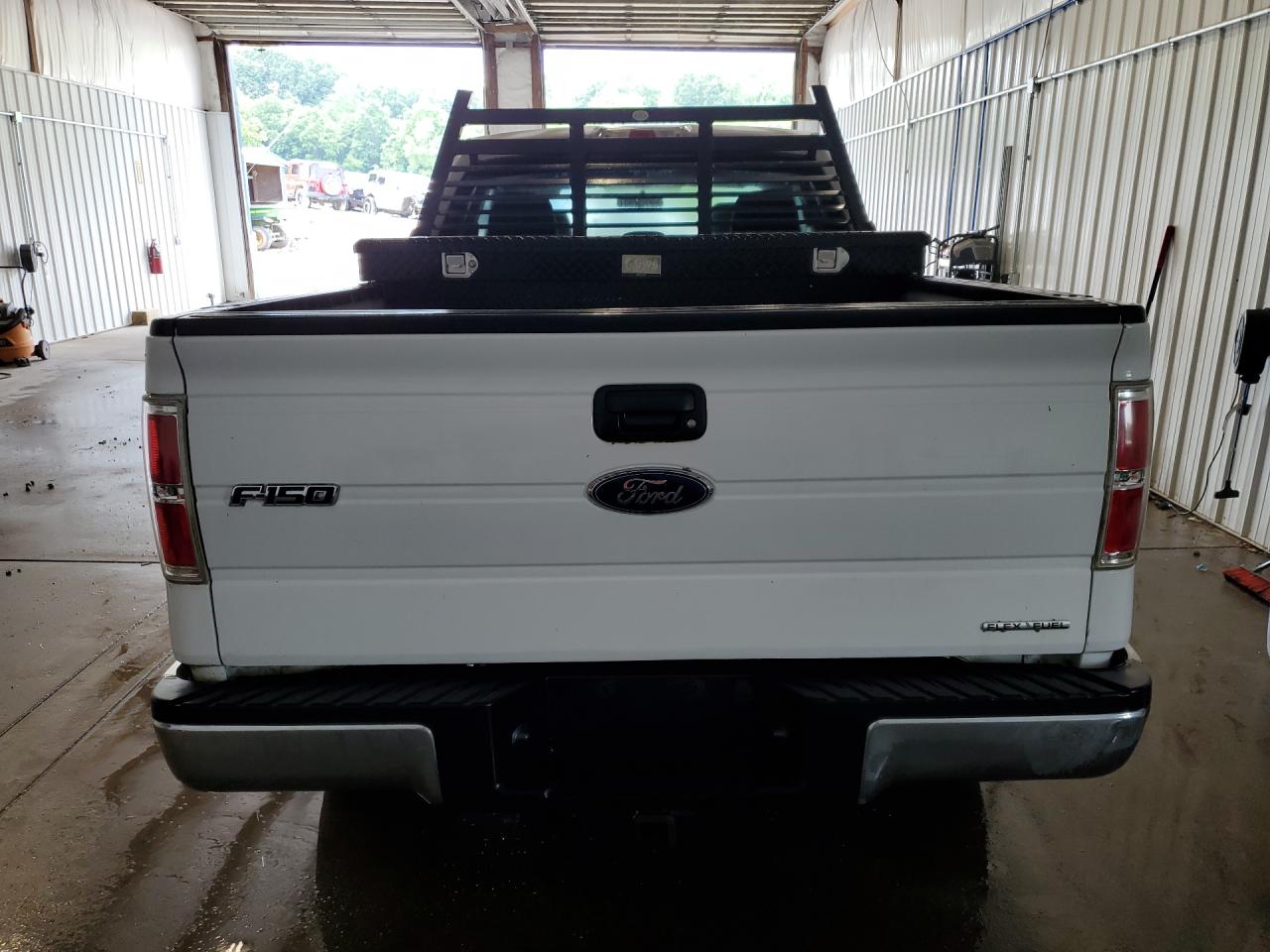 2014 Ford F150 Super Cab White vin: 1FTFX1EF3EFA94744 Damage: Tailgate, Dent(S) W/No Paint Dmg, < 1/8 Inch
