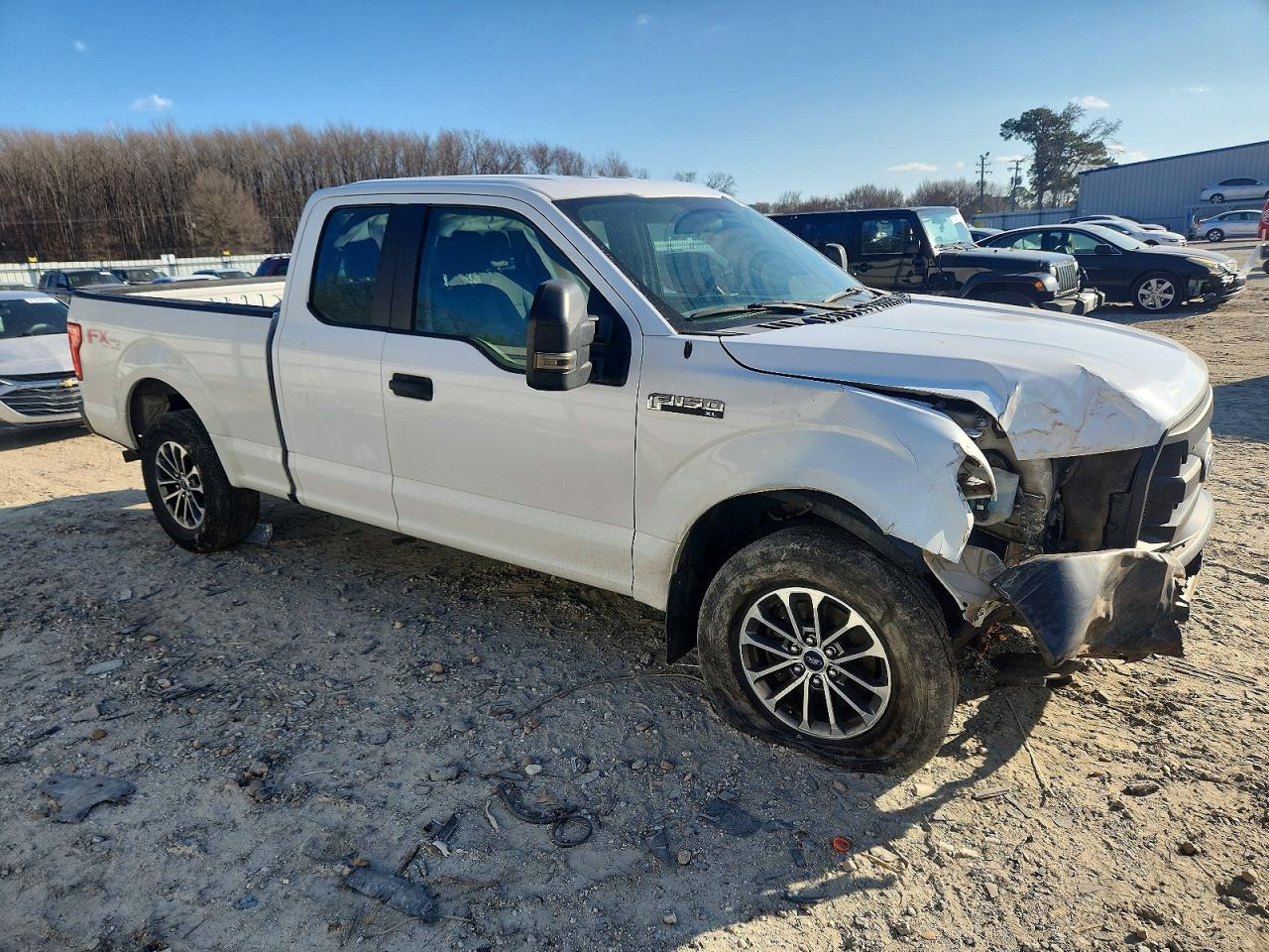 2016 Ford F150 Super Cab White vin: 1FTFX1EF3GKF47531