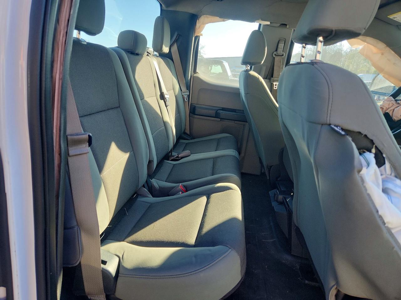2016 Ford F150 Super Cab White vin: 1FTFX1EF3GKF47531