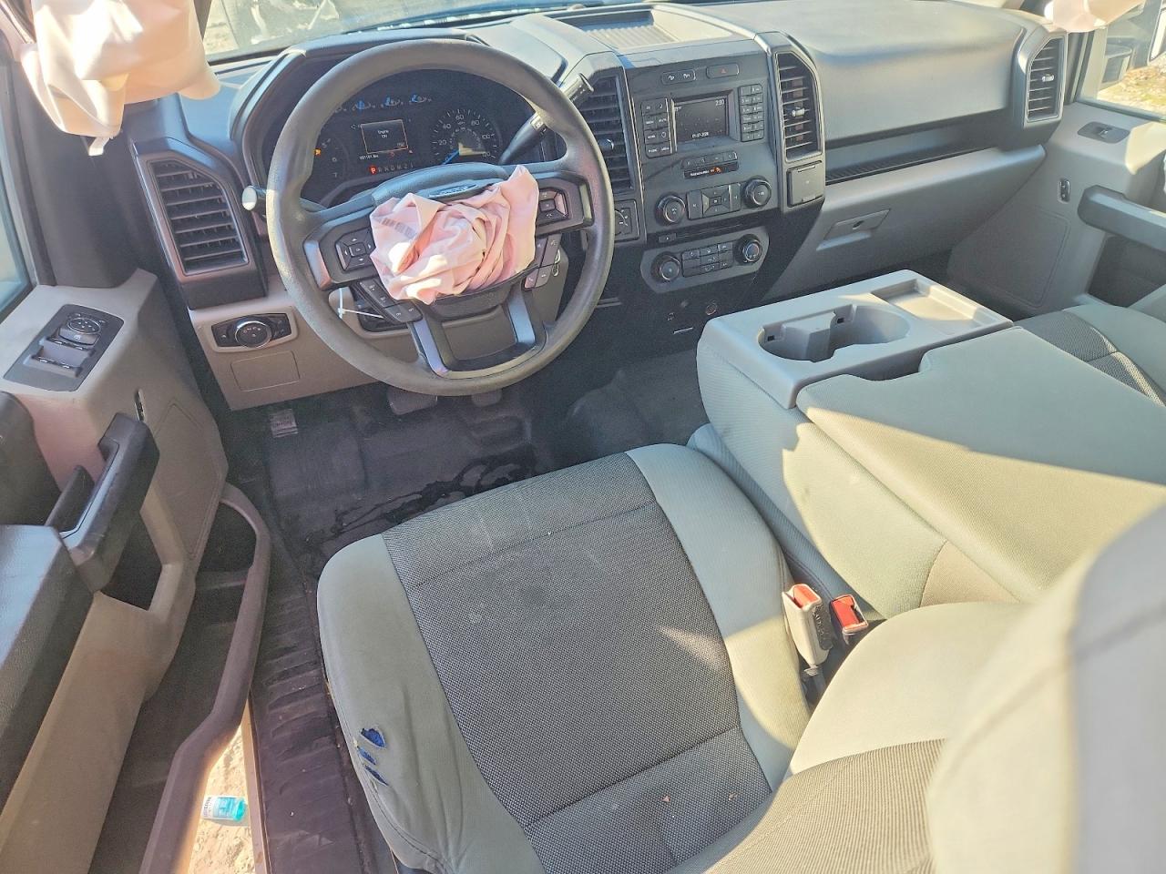 2016 Ford F150 Super Cab White vin: 1FTFX1EF3GKF47531