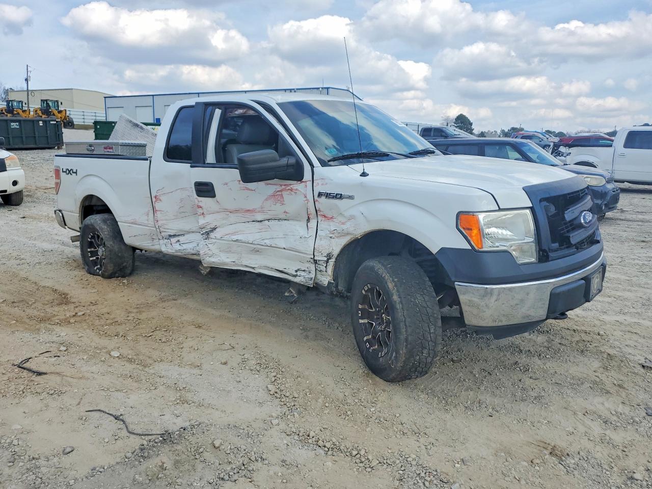 2013 Ford F150 Super Cab Белый vin: 1FTFX1EF4DFC53611