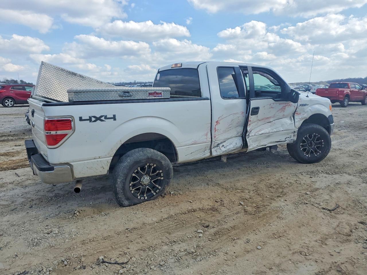2013 Ford F150 Super Cab Белый vin: 1FTFX1EF4DFC53611