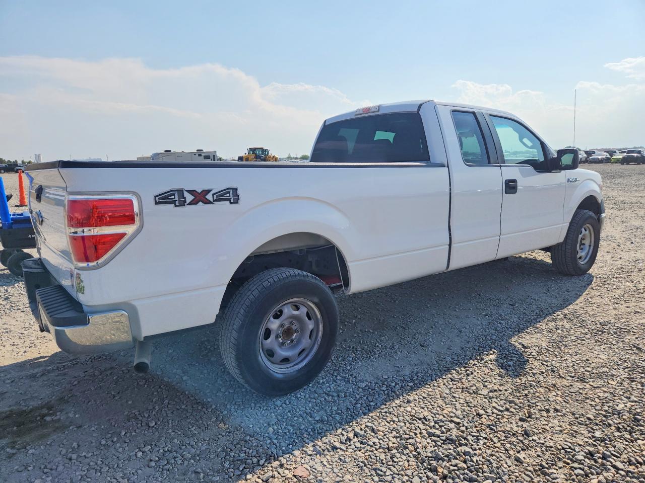 2014 Ford F150 Super Cab White vin: 1FTFX1EF4EKG22590
