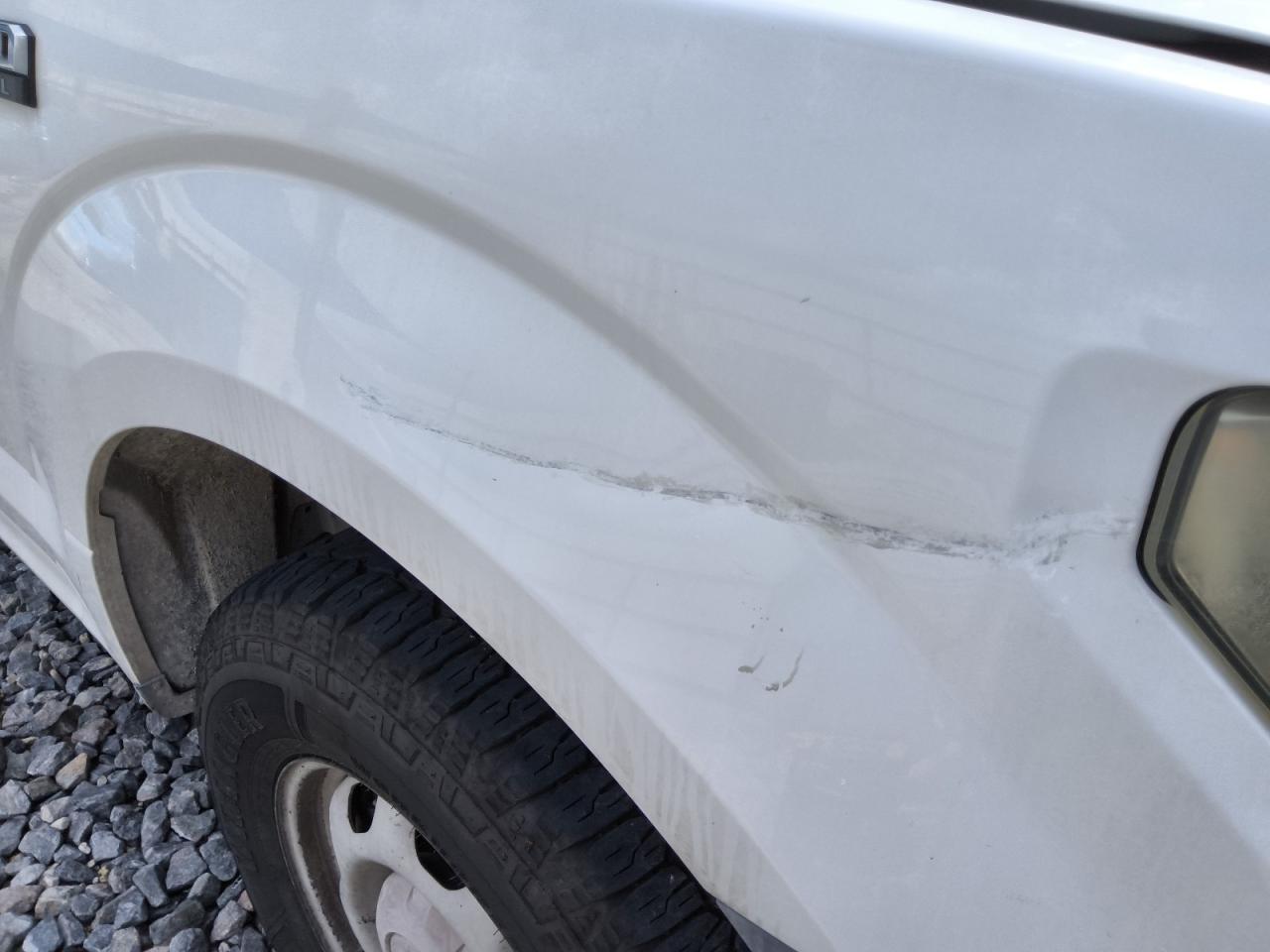 2015 Ford F150 Super Cab Белый vin: 1FTFX1EF4FFB00309 Damage: Right Front Fender, Dent(S) W/ Paint Dmg, > 12 Inches