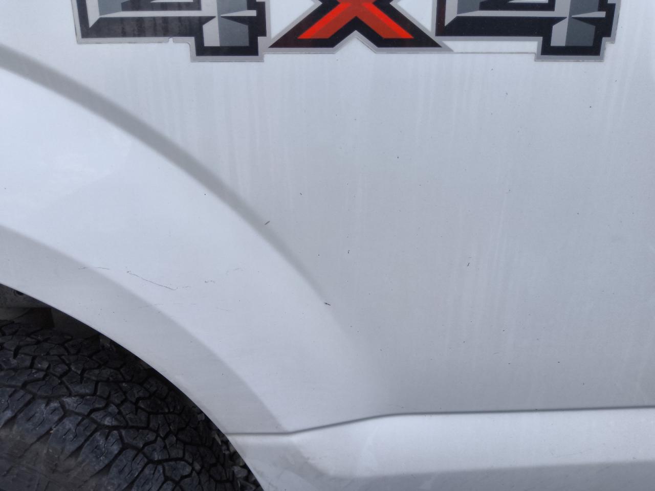 2015 Ford F150 Super Cab Белый vin: 1FTFX1EF4FFB00309 Damage: Left Bed Side, Heavy Scratch, 1/2 To 1 Inch