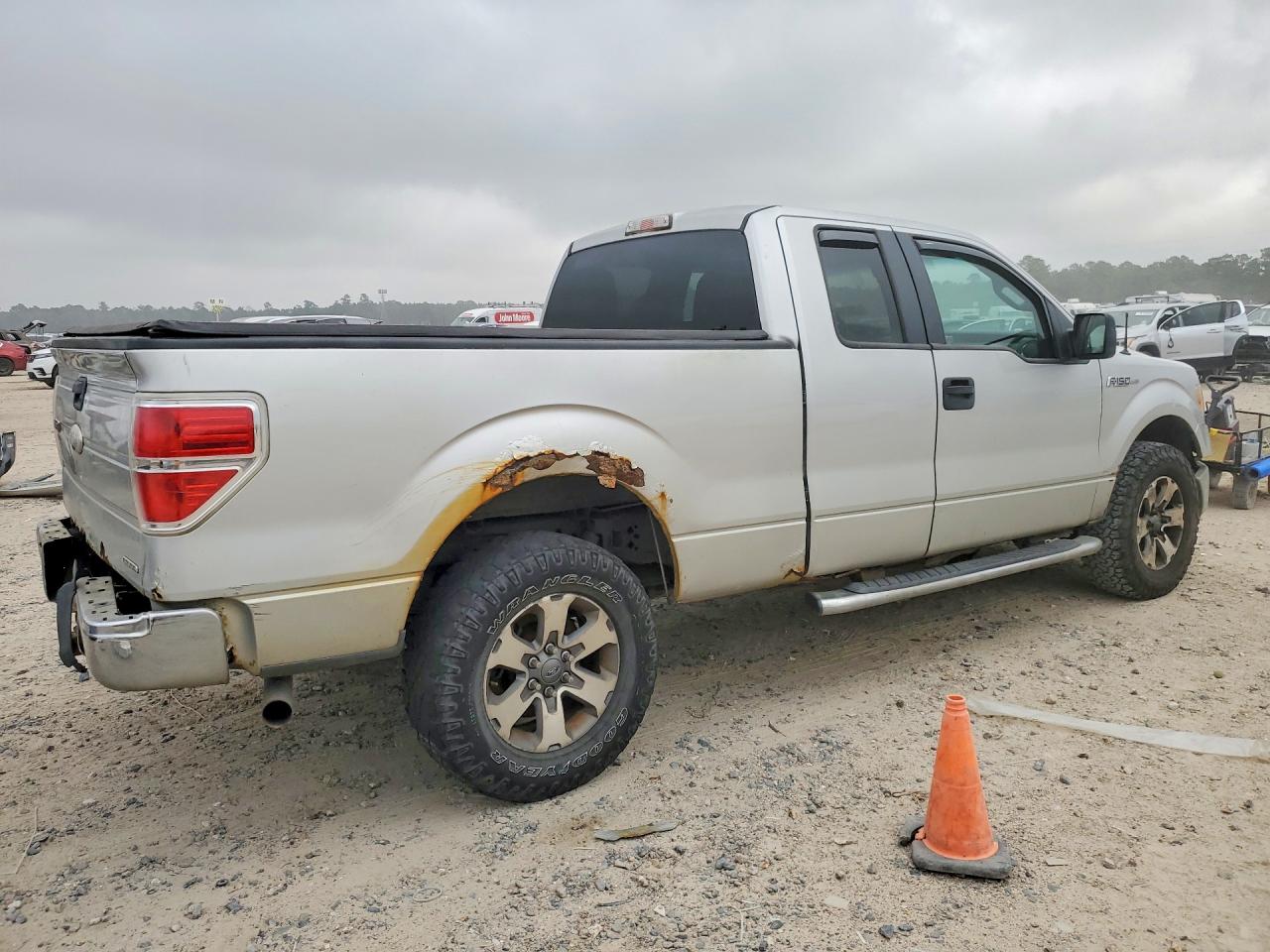 2012 Ford F150 Super Cab Silver vin: 1FTFX1EF5CFB48431