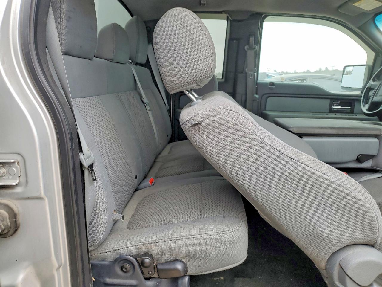 2012 Ford F150 Super Cab Silver vin: 1FTFX1EF5CFB48431