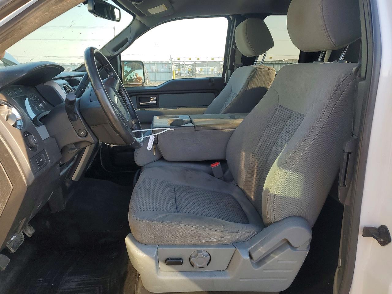 2012 Ford F150 Super Cab White vin: 1FTFX1EF5CFC36363