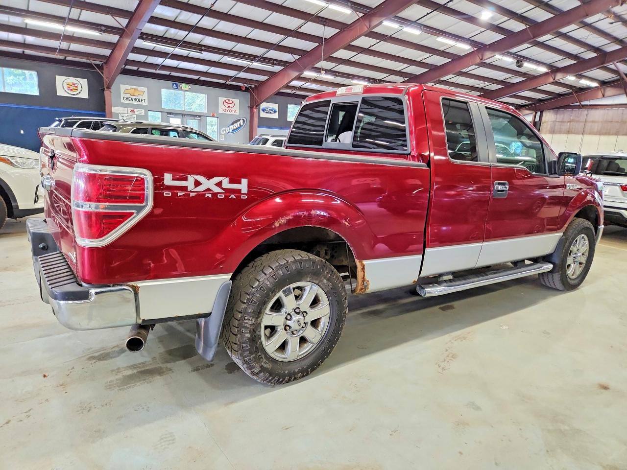 2013 Ford F150 Super Cab Red vin: 1FTFX1EF5DFB58457
