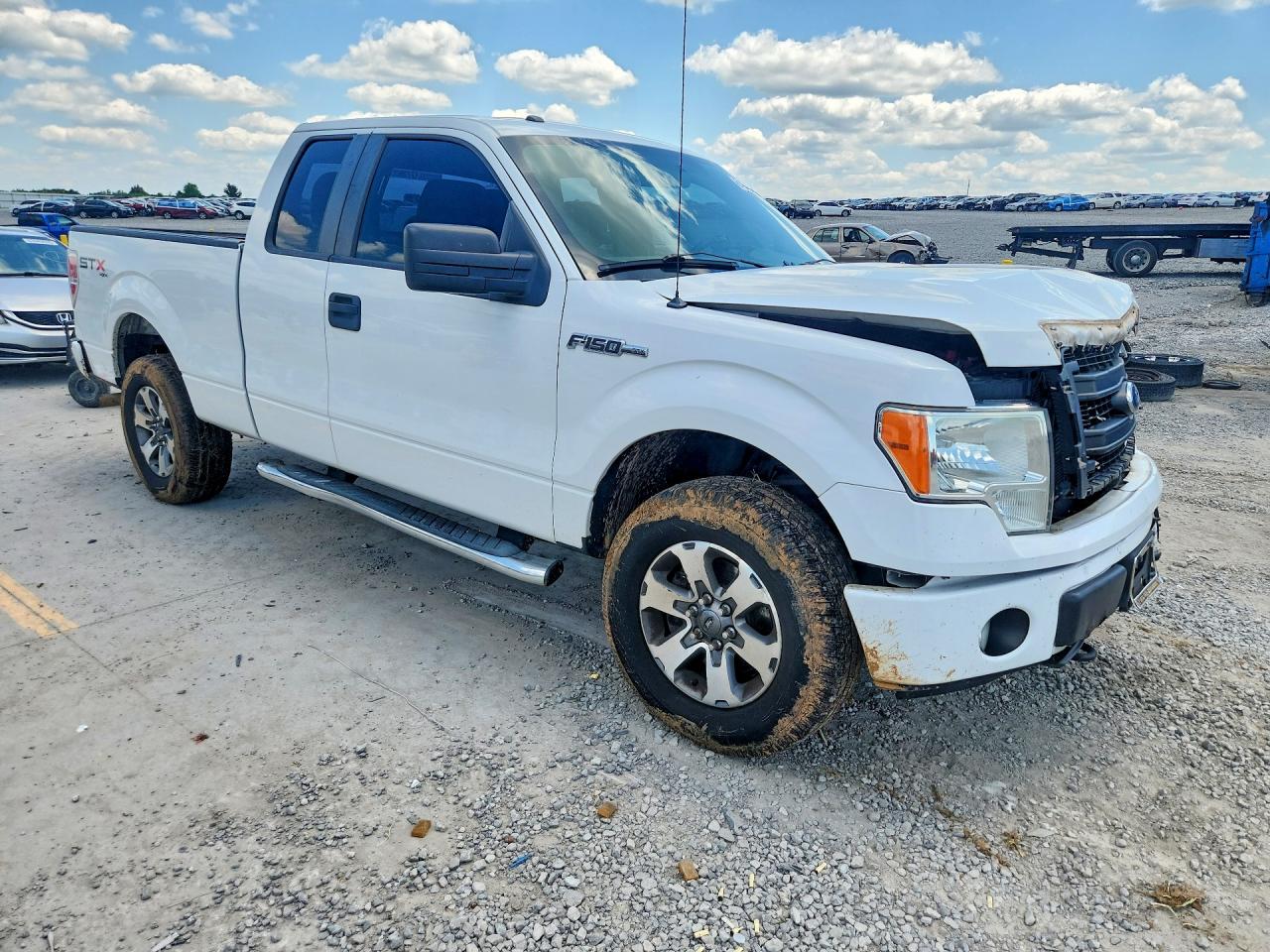 2013 Ford F150 Super Cab White vin: 1FTFX1EF5DFC93342