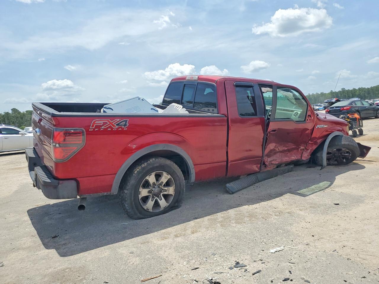 2014 Ford F150 Super Cab Red vin: 1FTFX1EF5EFA65648