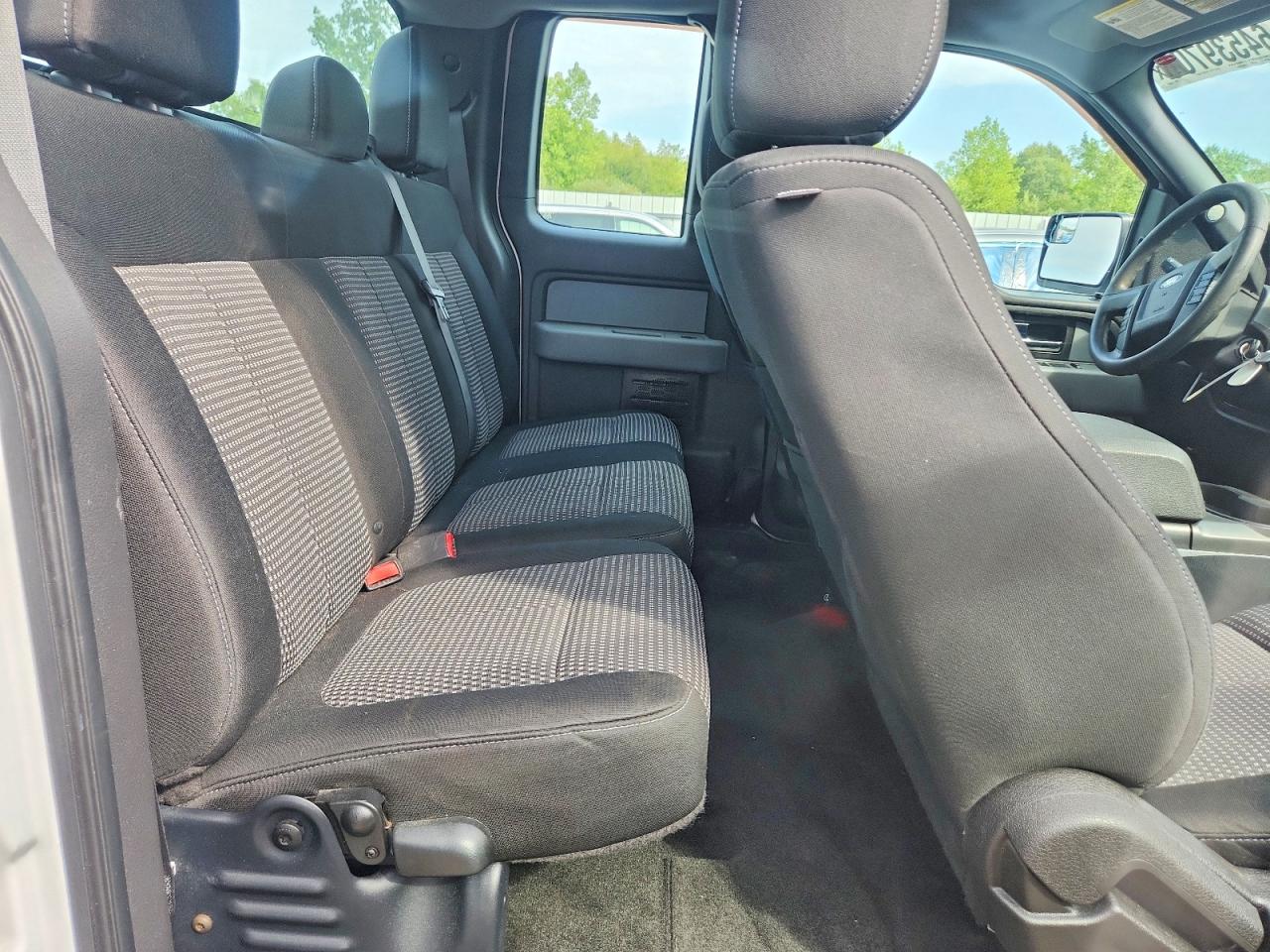2014 Ford F150 Super Cab White vin: 1FTFX1EF5EFC46930