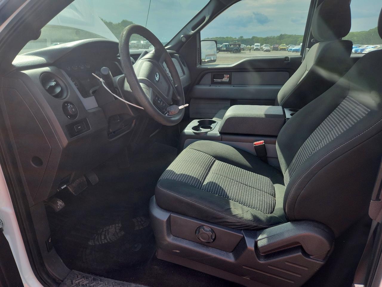 2014 Ford F150 Super Cab White vin: 1FTFX1EF5EFC46930