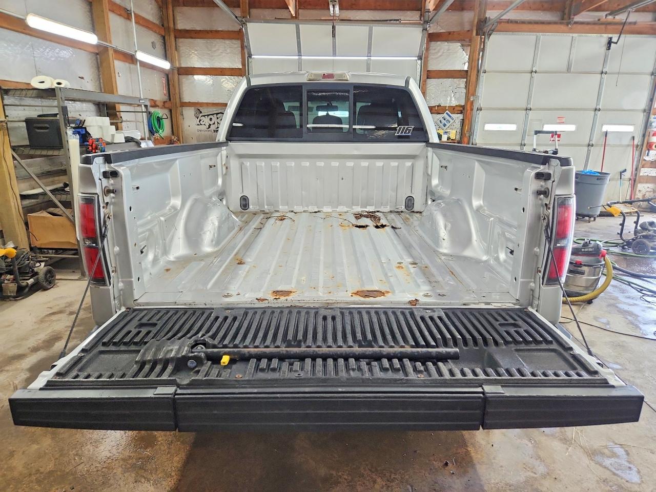 2011 Ford F150 Super Cab Серебряный vin: 1FTFX1EF6BFB38912