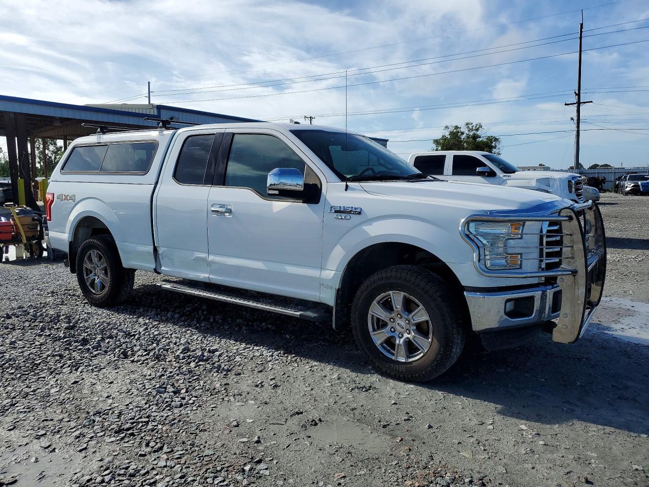 2015 Ford F150 Super Cab White vin: 1FTFX1EF6FFC15039