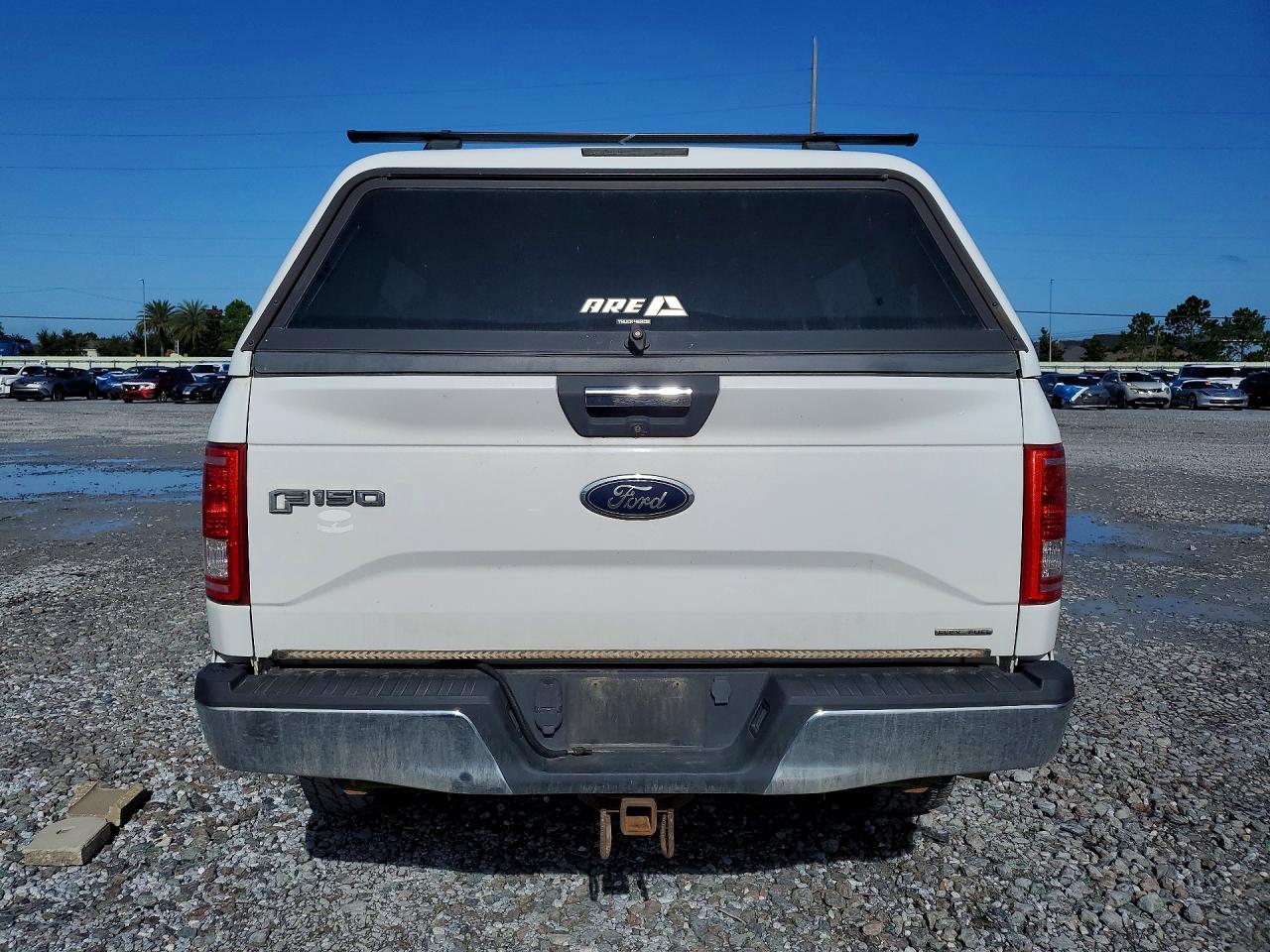 2015 Ford F150 Super Cab White vin: 1FTFX1EF6FFC15039