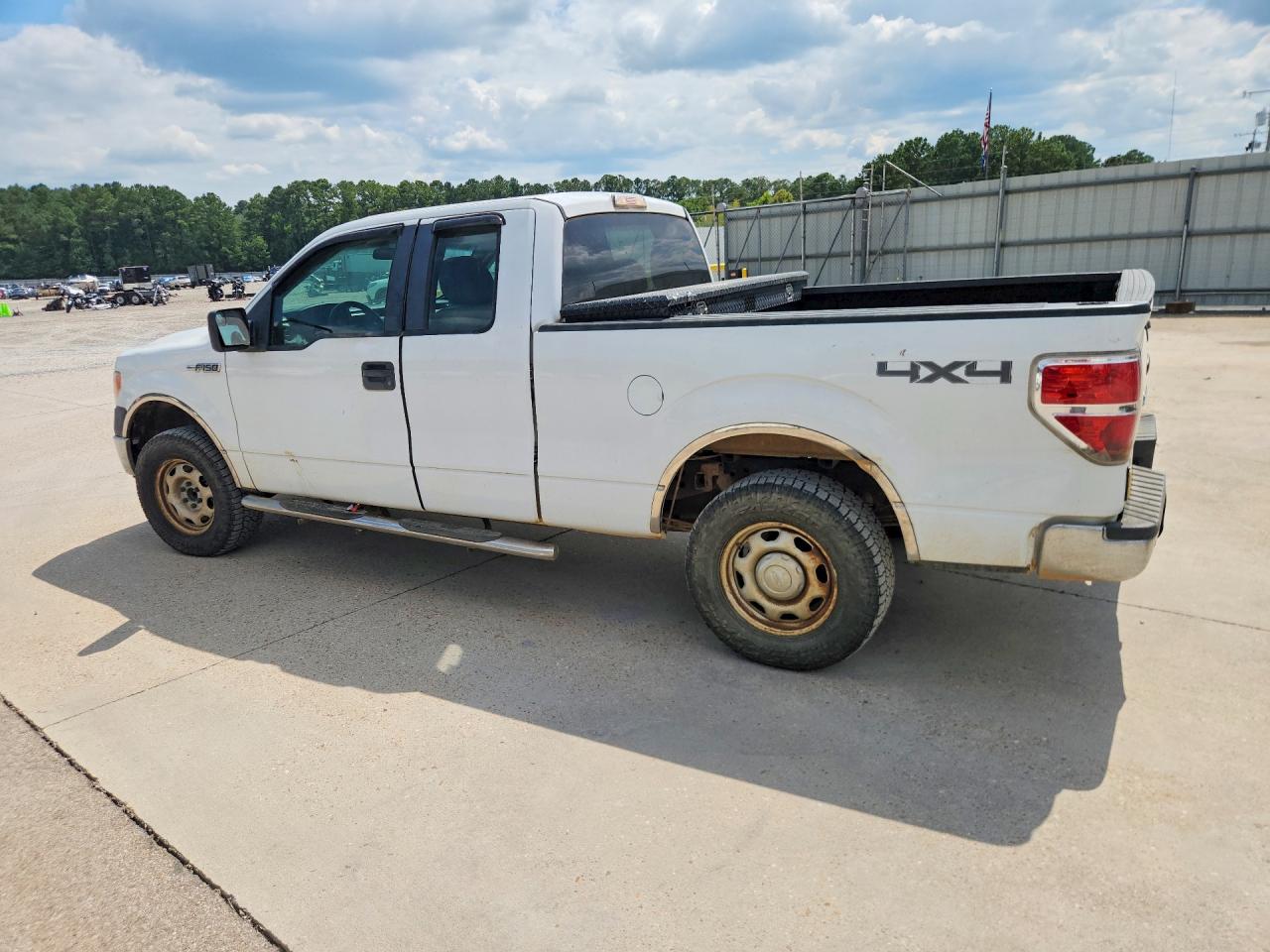 2011 Ford F150 Super Cab White vin: 1FTFX1EF7BFB42774