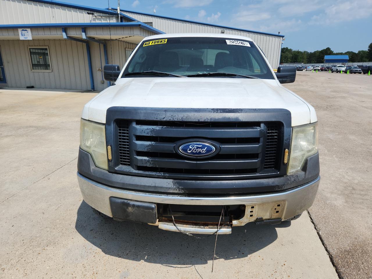 2011 Ford F150 Super Cab White vin: 1FTFX1EF7BFB42774 Damage: Front Bumper Molding, Broken, Replacement Required